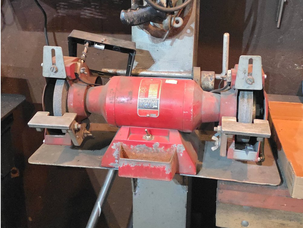 Milwaukee Bench Grinder 1/2 HP Model 499B Tested Working 5/8" Arbor 3450 RPM Dual Wheel
