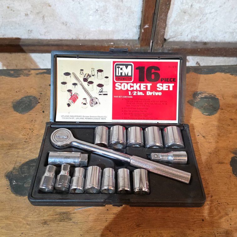 TFM Forgemaster 16 Piece 1/2 Inch Drive Socket Set with Ratchet and Accessories