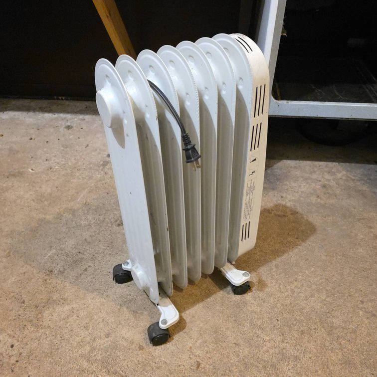 Westpointe Electric Oil Radiator Heater, Tested and Working, Portable with Adjustable Heat Settings