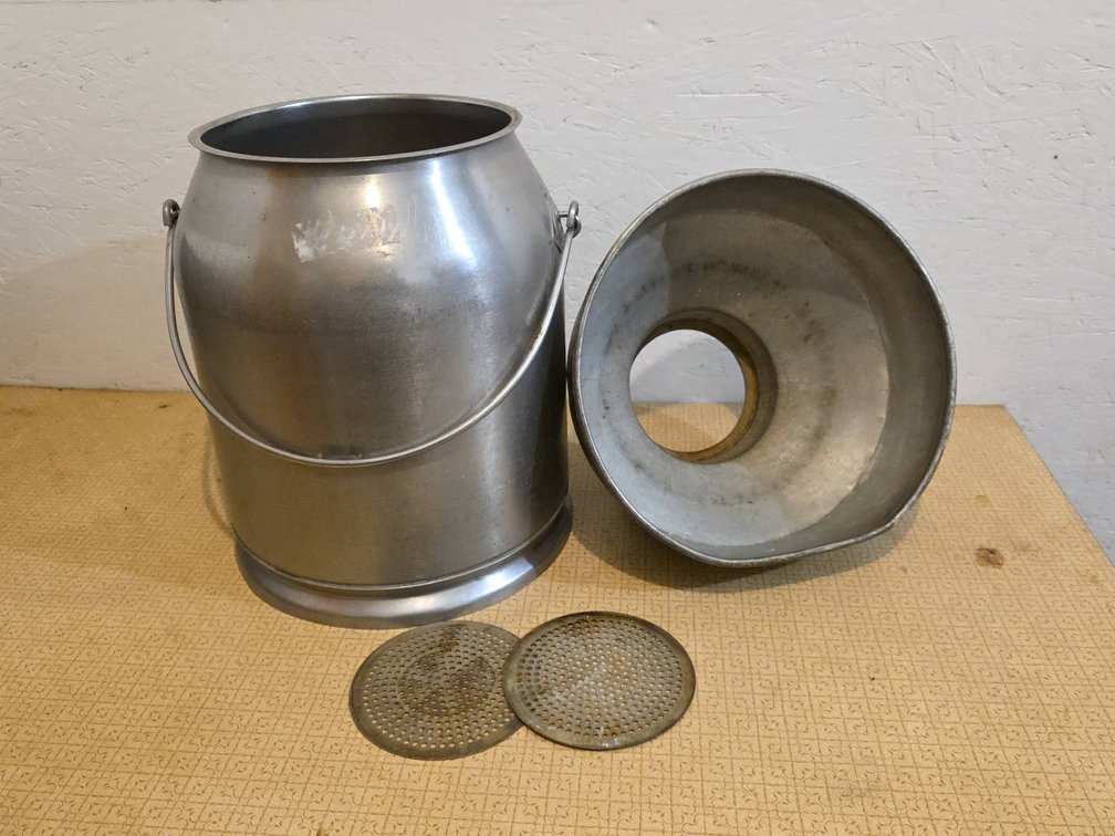 Aluminum Milk Funnel With Filter Screens, Used for Maple Syrup Production, Includes 2 Grate Inserts