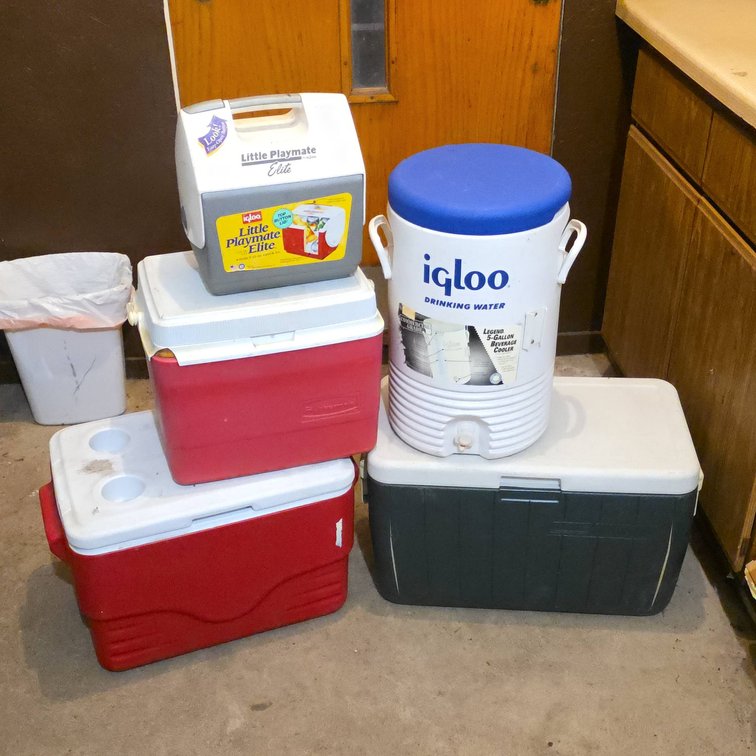 (5) Hard-Sided Coolers with One Igloo 5-Gallon Drink Cooler, Coleman, Rubbermaid Brands