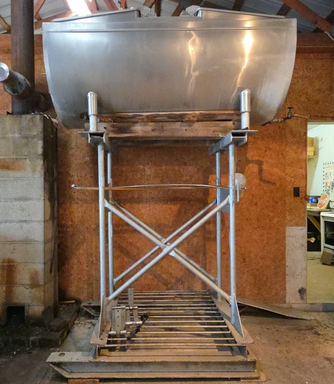 Solar Milk Minder Stainless Steel Tank with Indsutrial Steel Frame