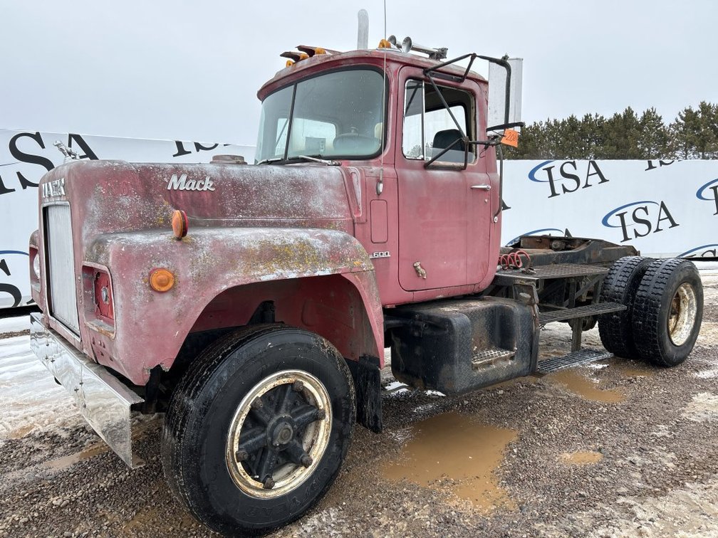 1974 Mack R600 Spotter Truck