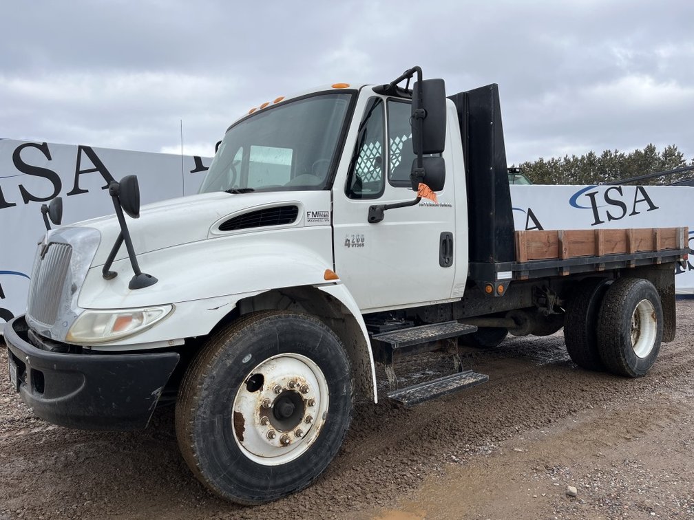 2006 International 4200 Flatbed Truck