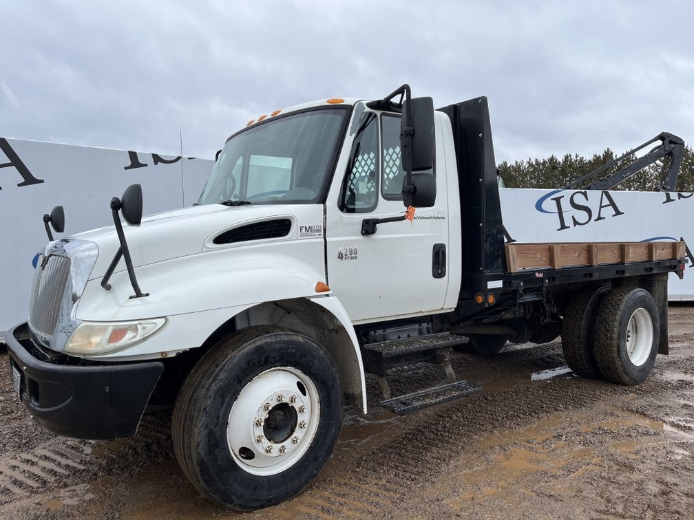 2005 International 4200 Flatbed Truck
