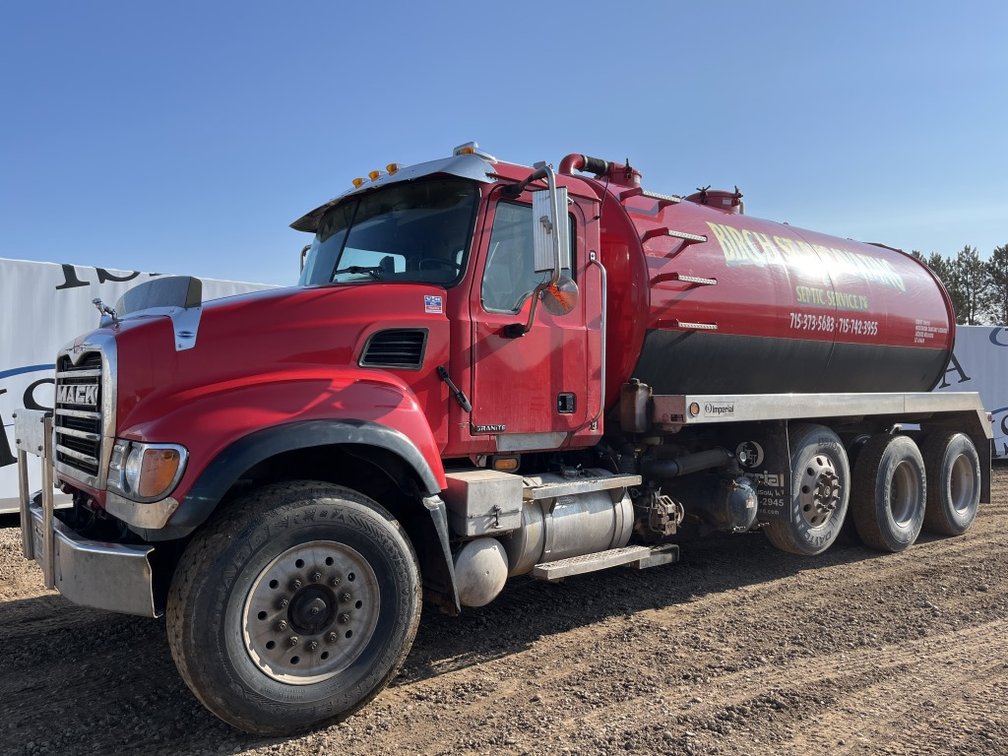 2003 Mack CV713 Truck