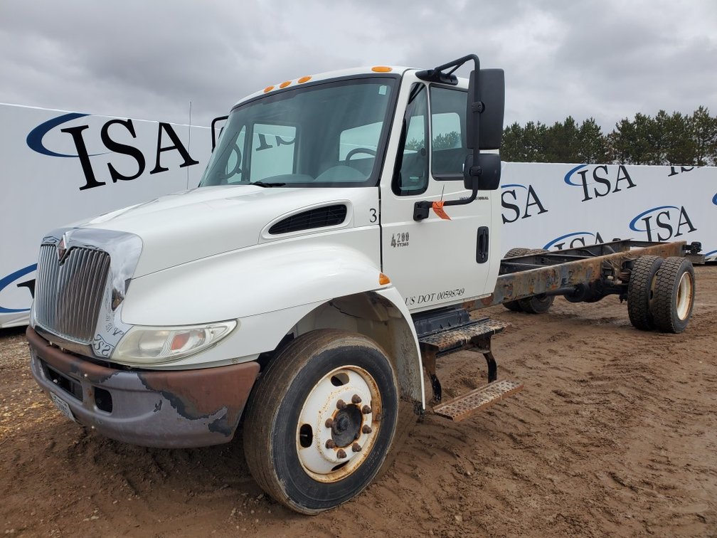 2004 International 4200 Cab & Chassis Truck