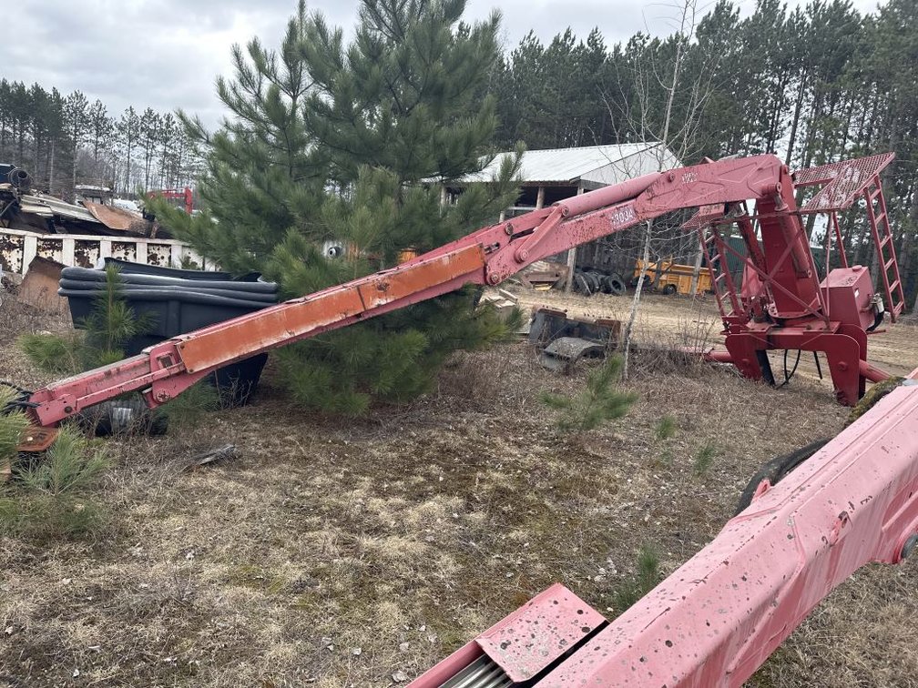 IMT 1334 Crane Lift