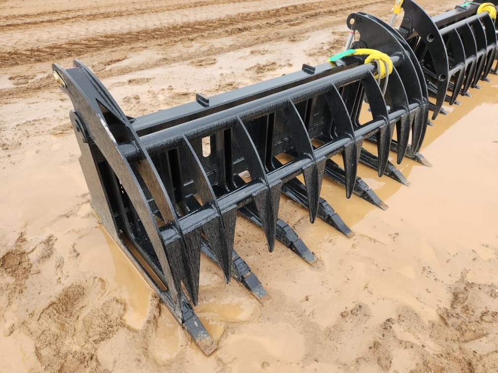 Unused 74" Midstate Log/Brush Grapple