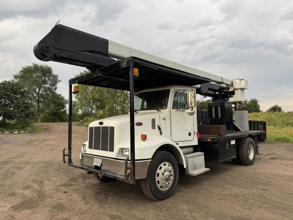 2003 Peterbilt 330 Insulated Bucket Truck