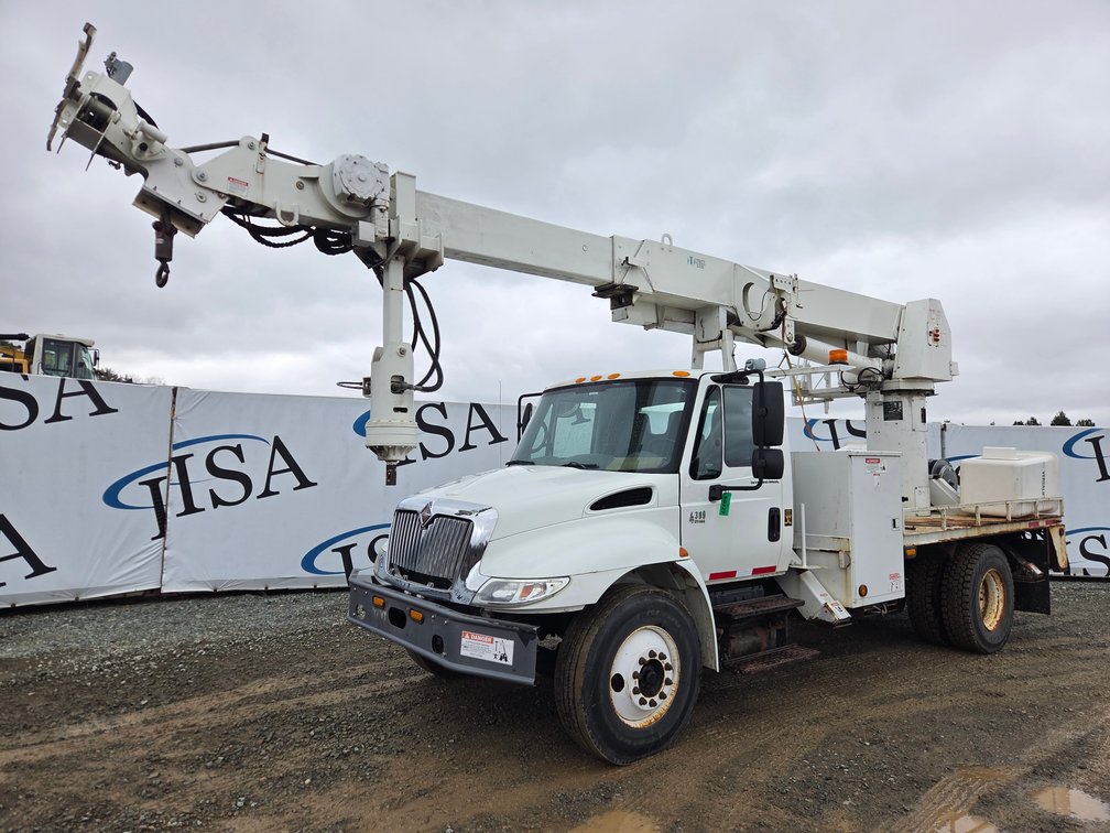 2003 International 4300 SBA Digger Derrick Truck
