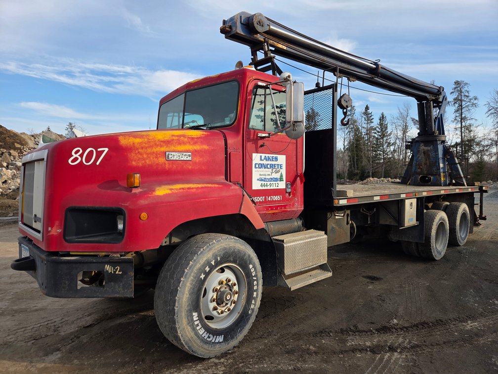1998 International  Paystar 5000 6x4 Crane Truck