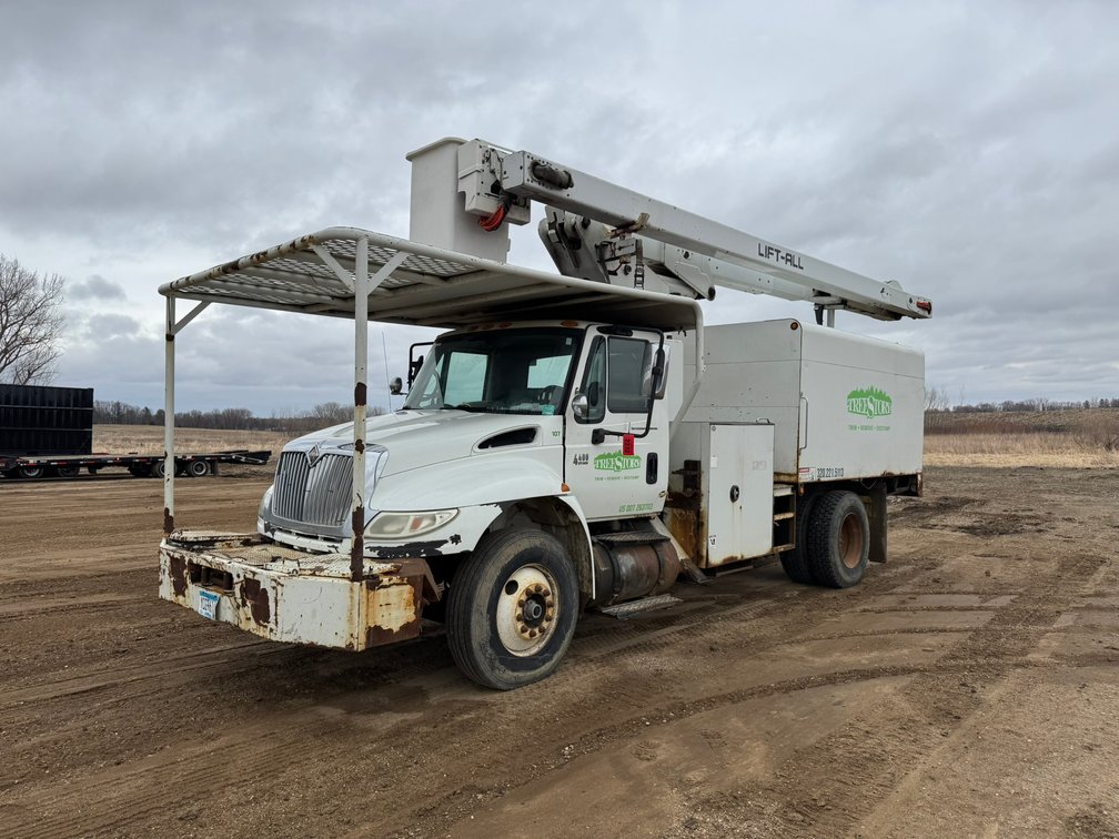 2007 International 4400 Boom Truck
