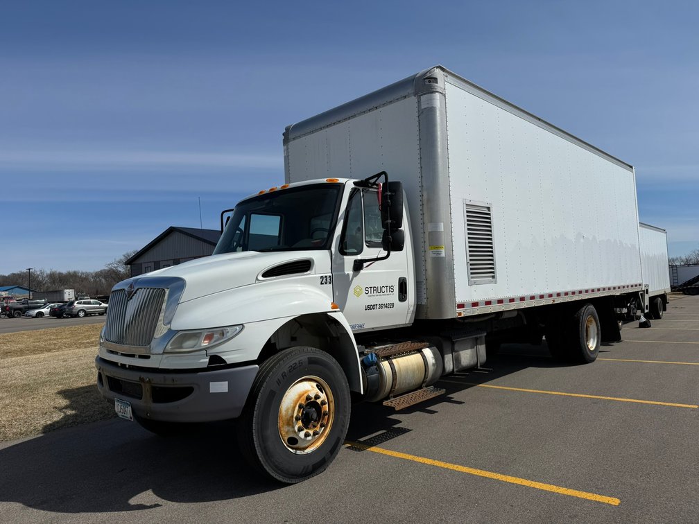 2015 International Navistar 4300 SBA 4X2 Box Truck