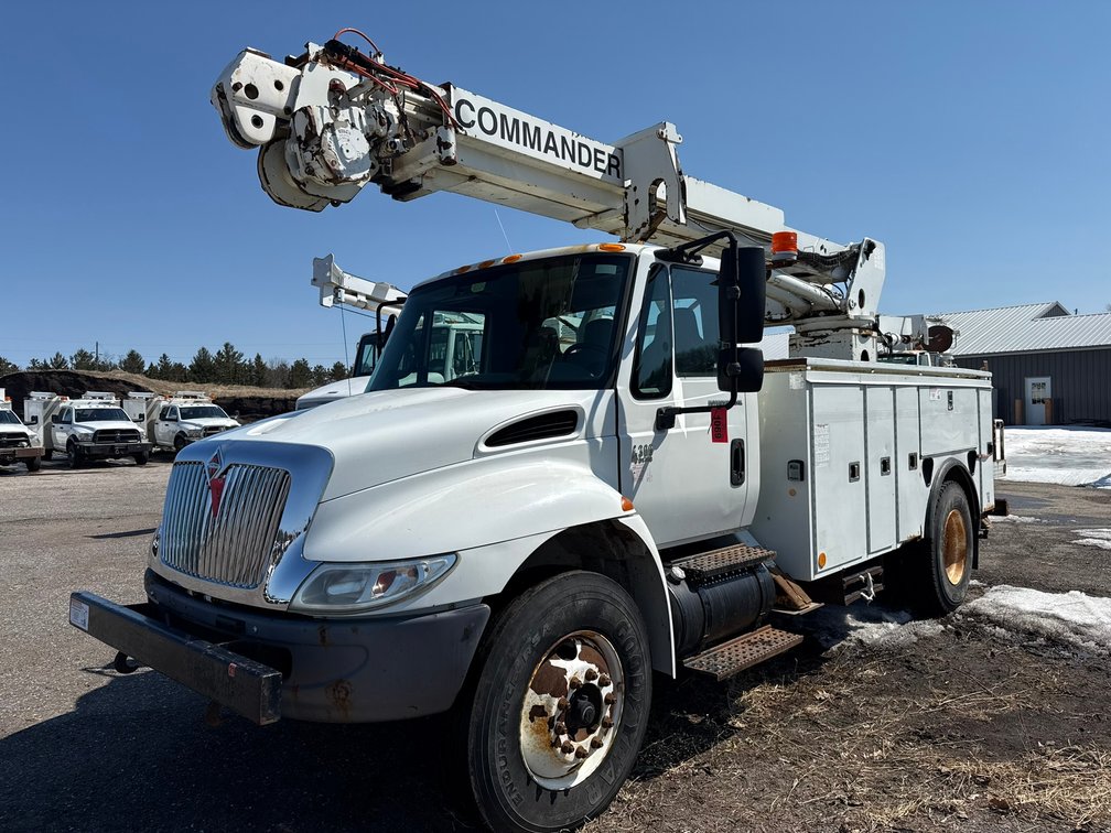 2003 International 4300 SBA 4x2 Boom/Crane Truck
