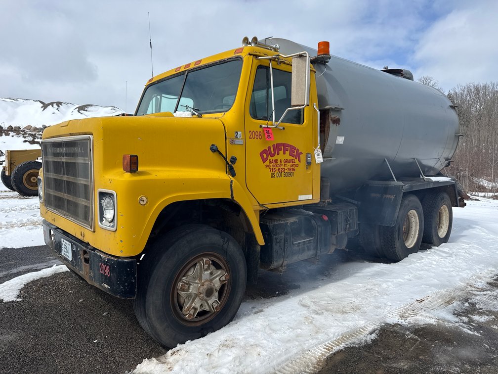 1979 International F-2275 Tandem Axle Water Truck