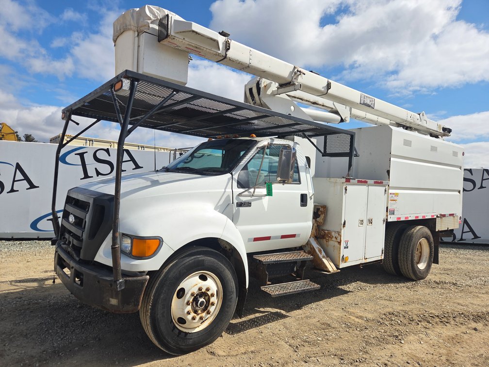2004 Ford F750 Bucket Truck