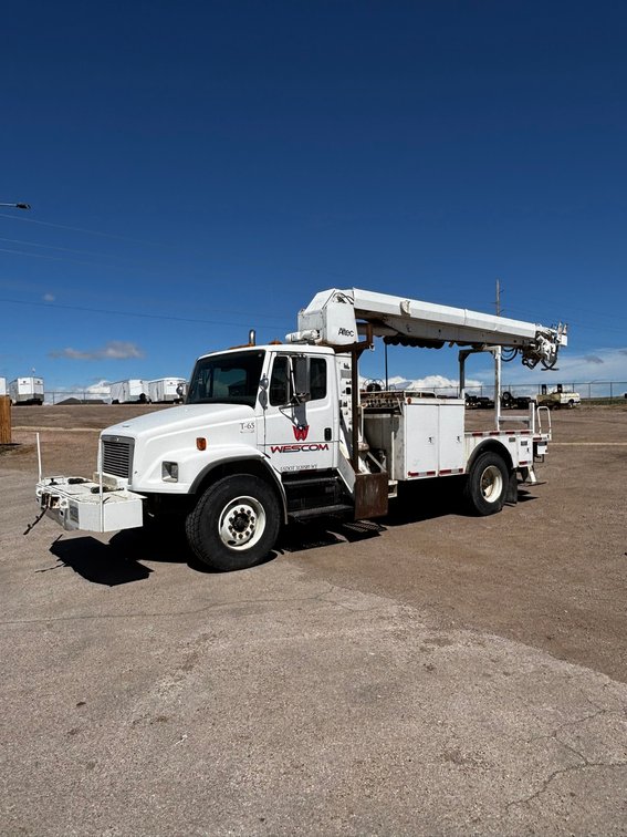 1999 Freightliner  Derrick Digger Truck