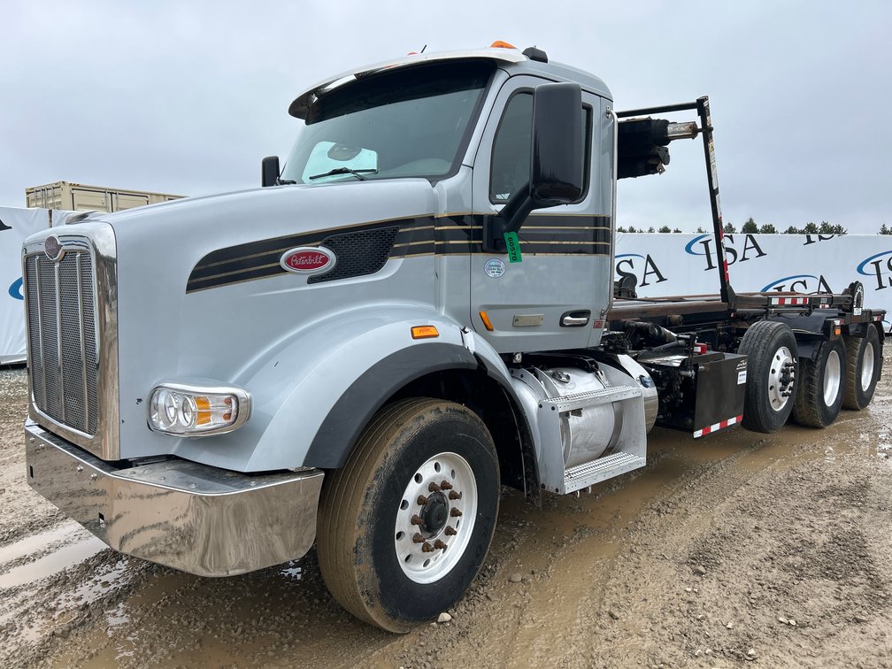 2016 Peterbilt  Roll-off Truck
