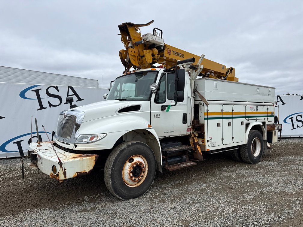 2006 International  4400 SBA 4x2 Digger Derrick Truck