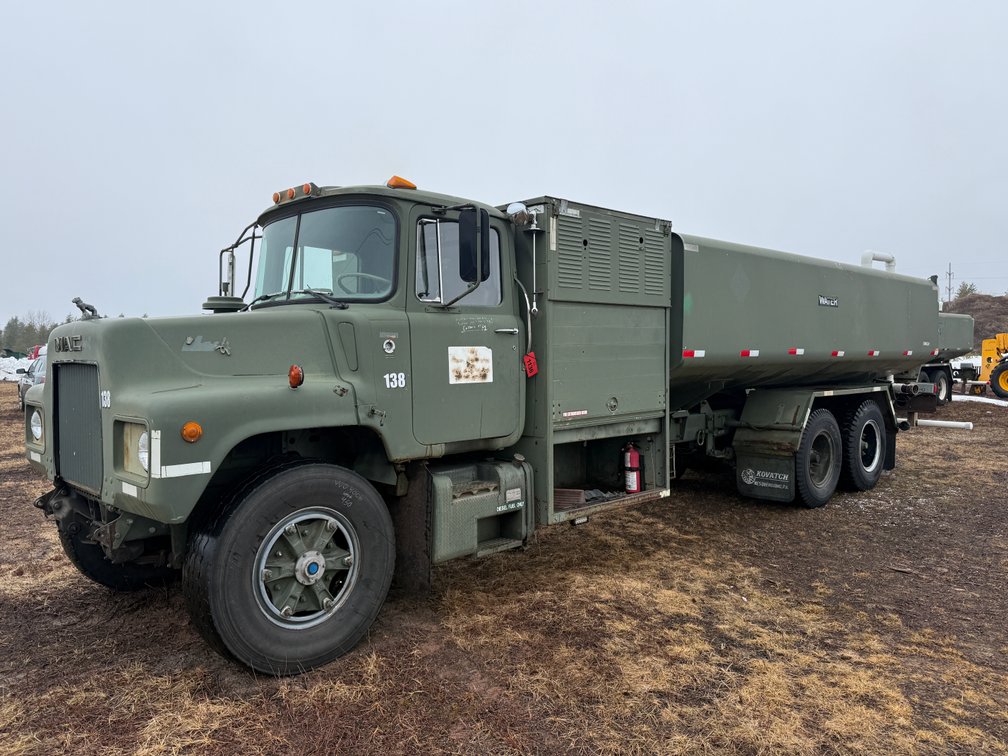 1984 Mack DM492S Water Truck