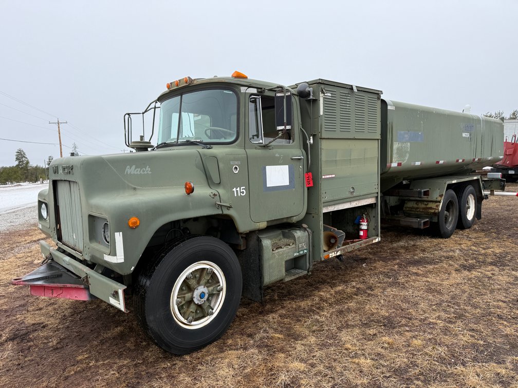 1984 Mack DM492S Water Truck