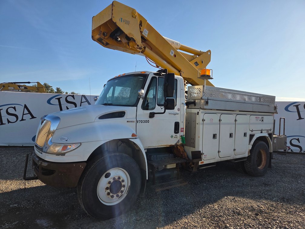 2010 International  4400 SBA Boom Truck