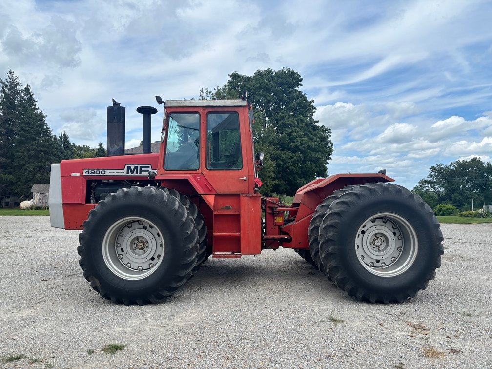 1983 Massey Ferguson 4900 4x4 Tractor