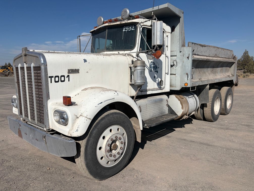 Kenworth W928 Tandem Axle Dump Truck