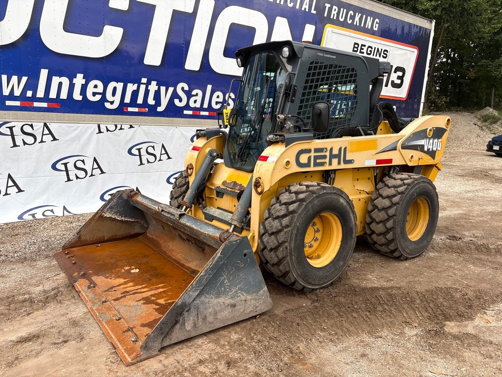 Gehl V400 Wheeled Skid Steer