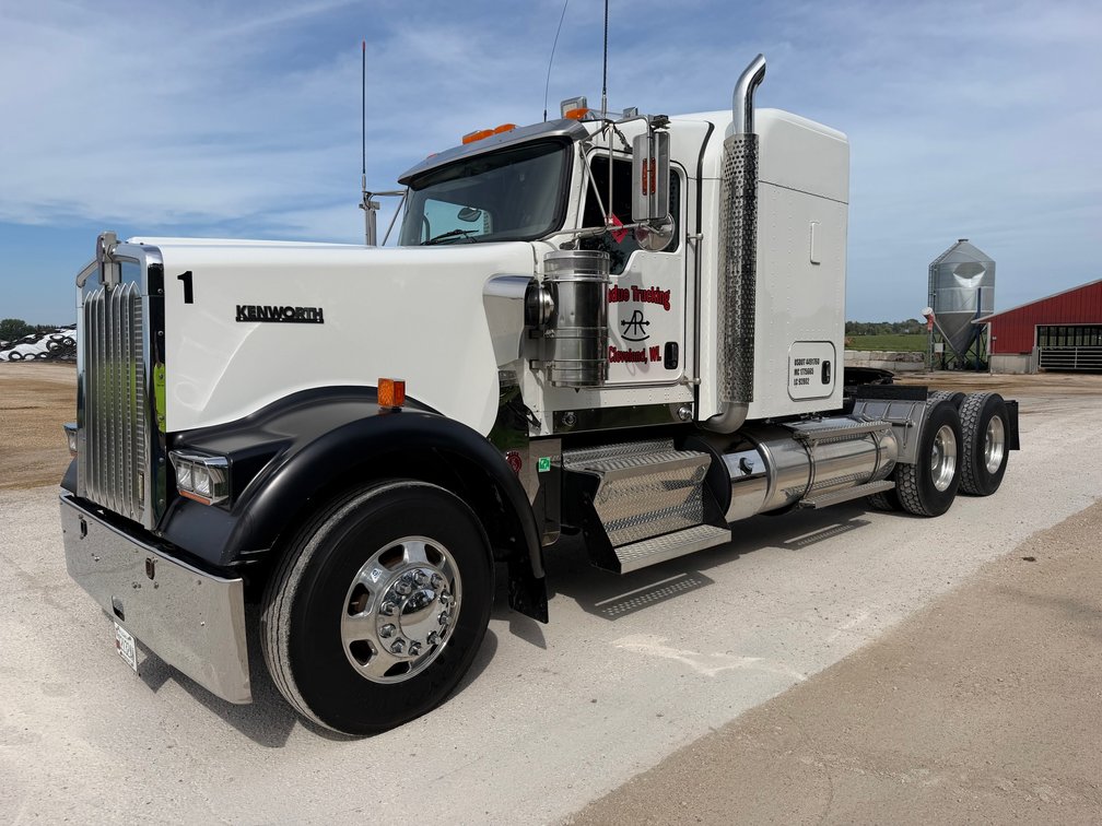 2016 Kenworth W900L Sleeper Cab Truck Tractor