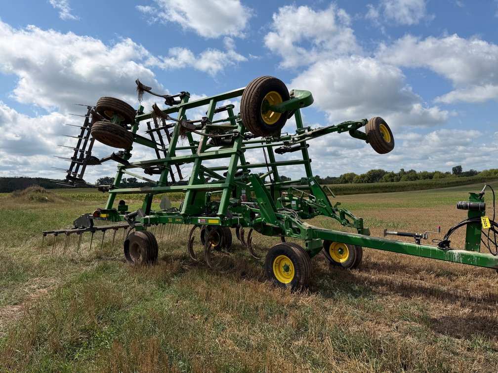 John Deere 2430 Chisel Plow