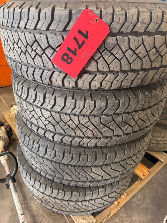 (4) 255/70R17 General Grabber APT Tires