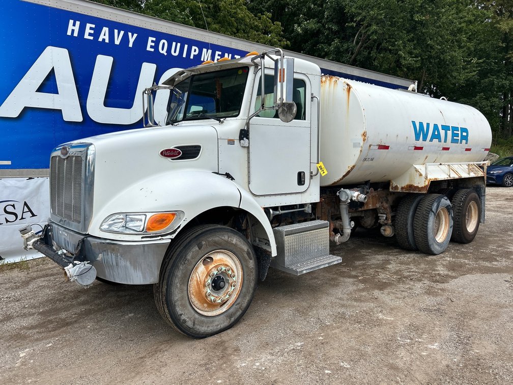 2007 Peterbilt 335 Tandem Axle Water Truck