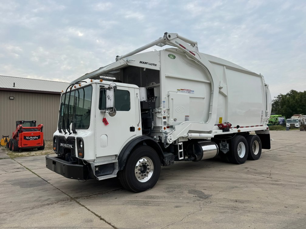 2016 Mack MRU613 Garbage Truck