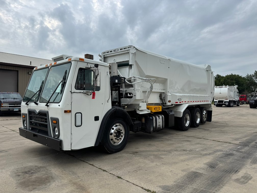 2015 Mack LEU613 Garbage Truck