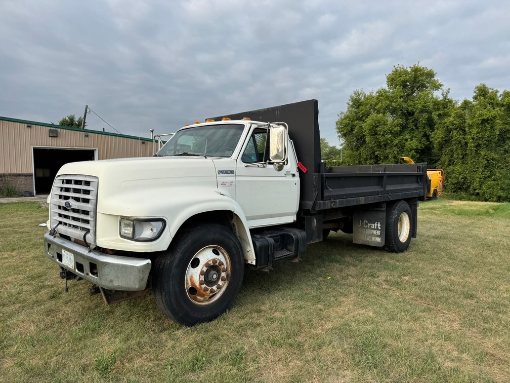 1998 Ford F800 Single Axle Dump Truck
