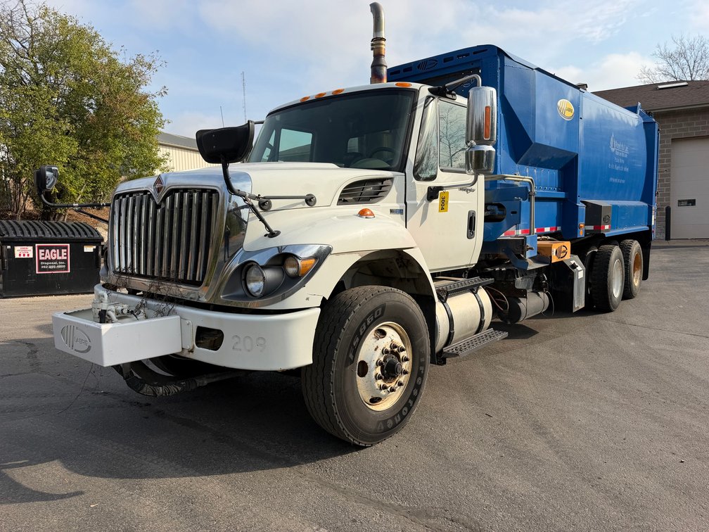 2012 International 7400SBA 6X4 WorkStar LABRIE Side Load