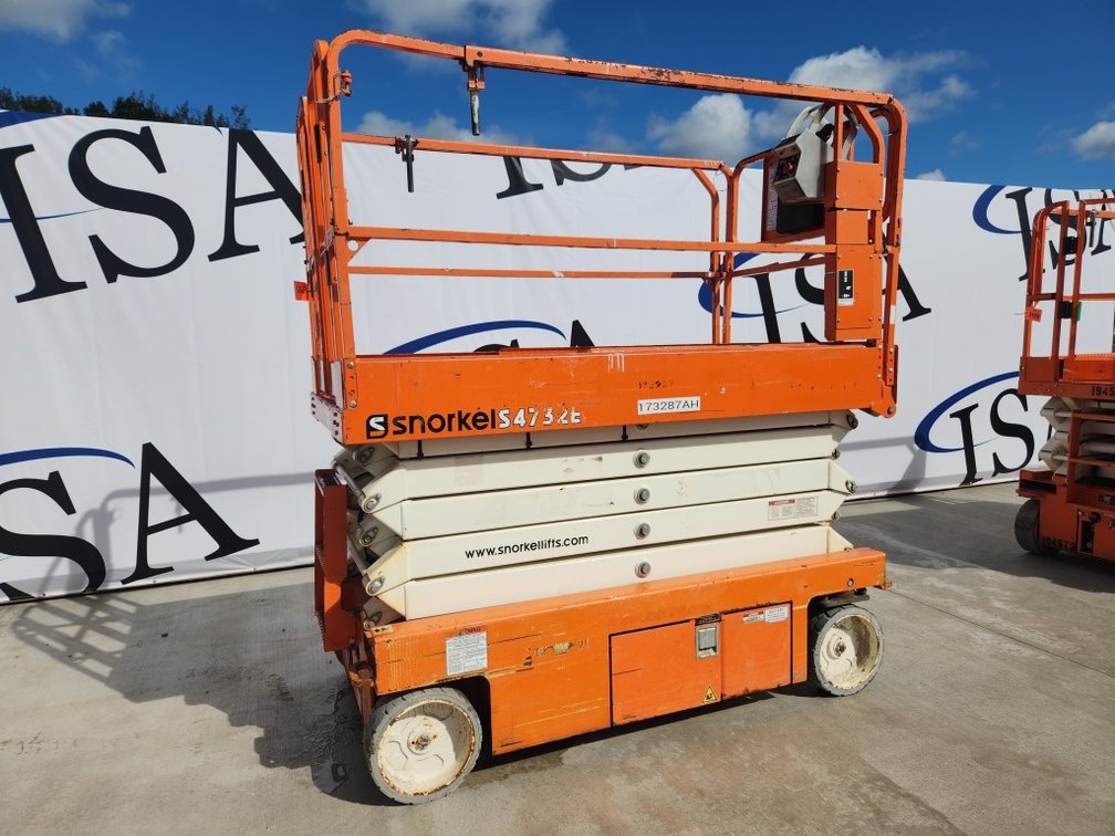 2016 Snorkel S4732E Scissors Lift