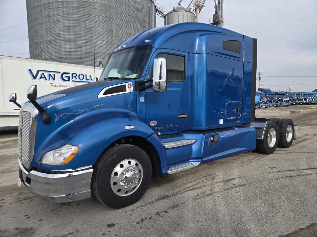 2019 Kenworth T680 Sleeper Cab Semi