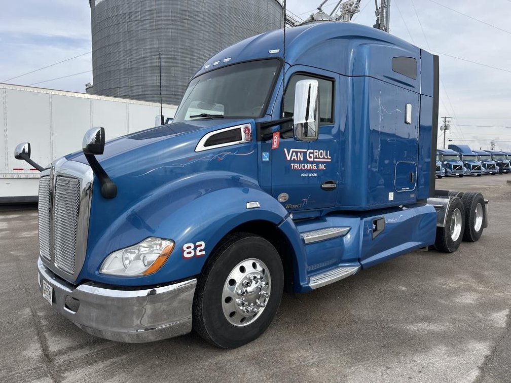 2020 Kenworth T680 Sleeper Cab Semi