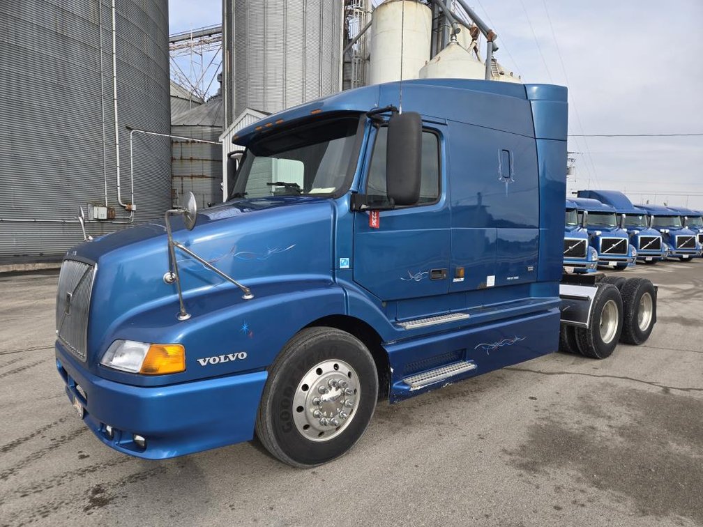 2001 Volvo Sleeper Cab Semi