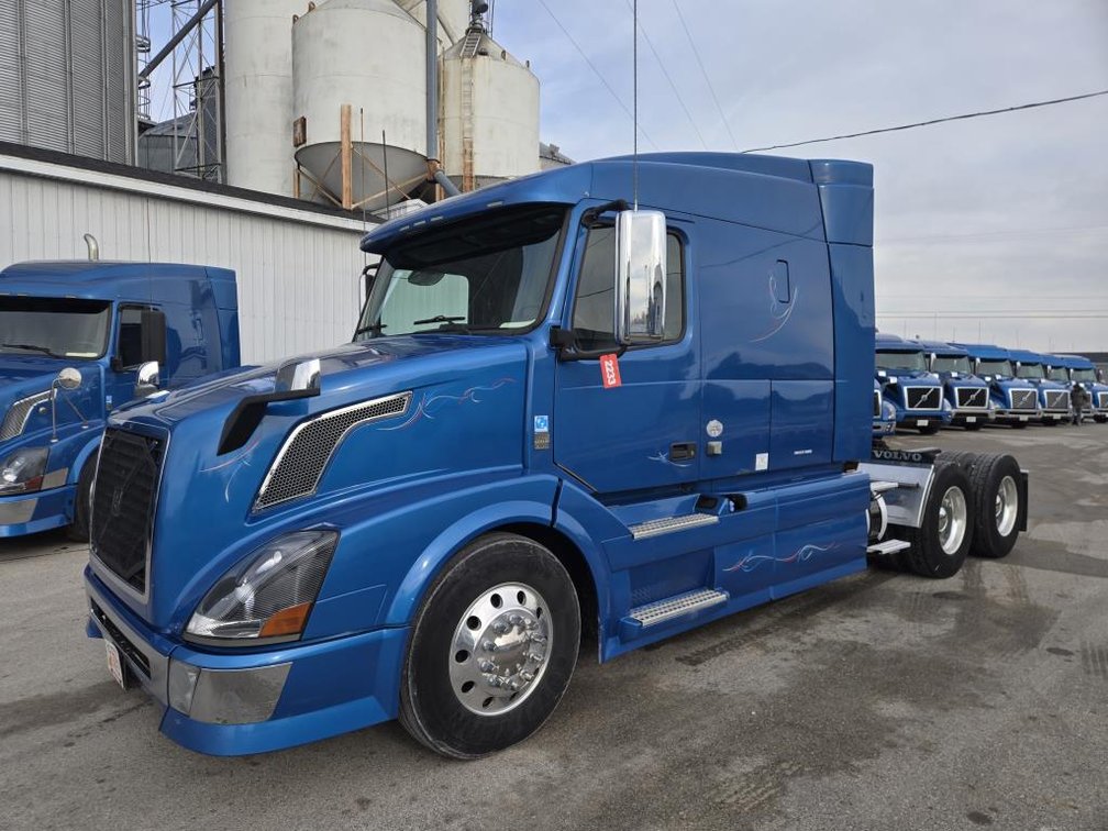 2012 Volvo VNL Sleeper Cab Semi