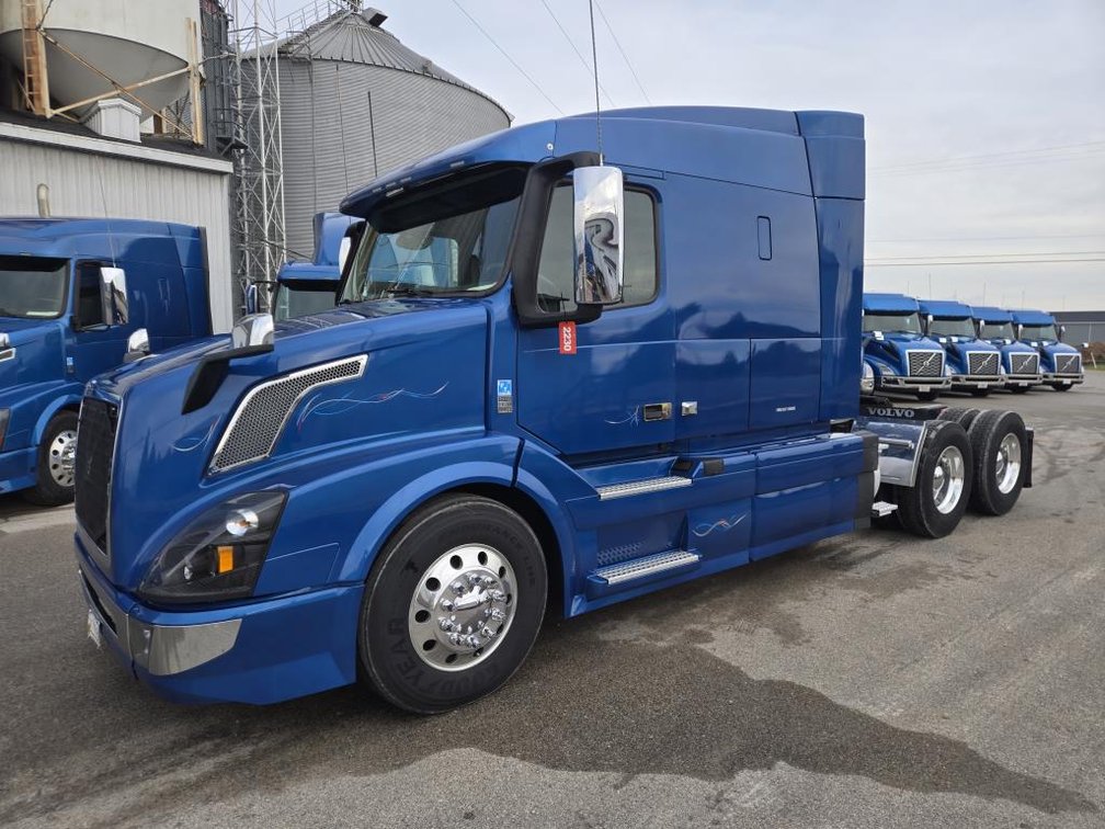 2018 Volvo VNL Sleeper Cab Semi