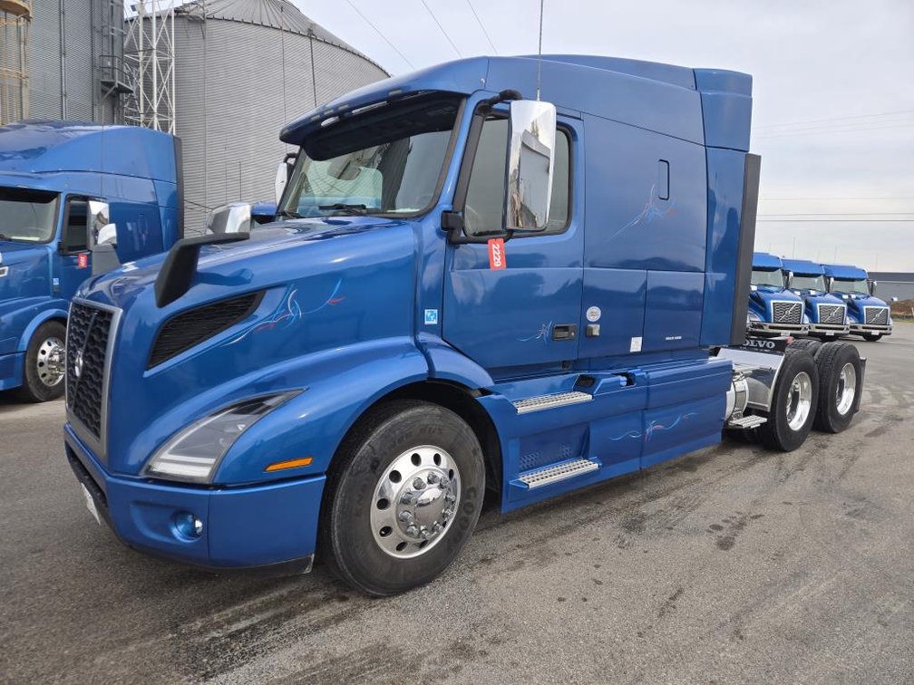 2019 Volvo VNR Sleeper Cab Semi