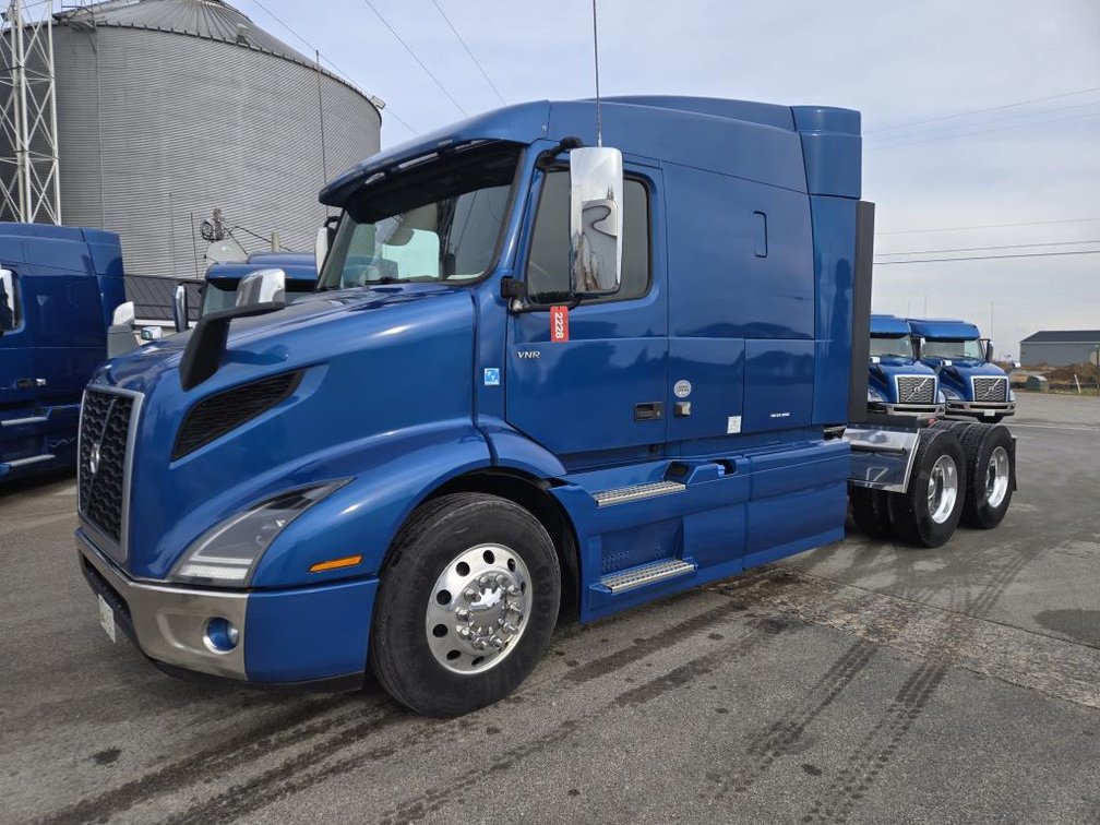 2020 Volvo VNR Sleeper Cab Semi