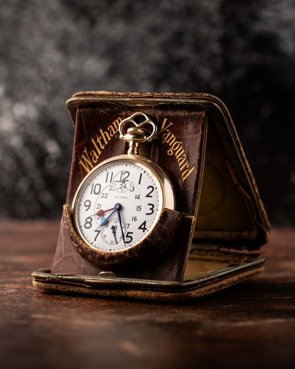 Waltham, Vanguard w/winding indicator, 23J, w/extremely rare Vanguard box