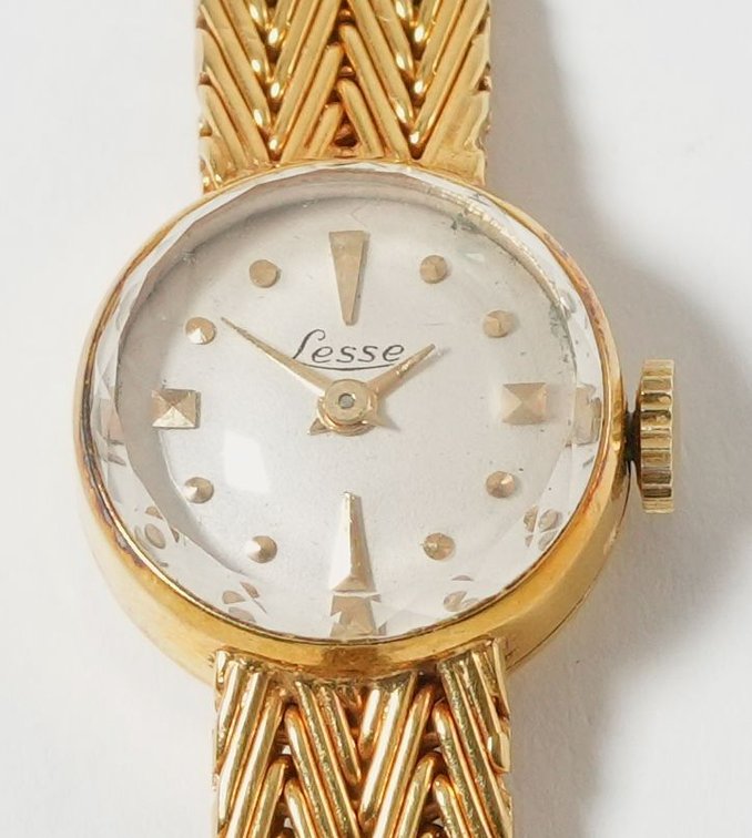 Lady's Lesse, manual wind in 18K
