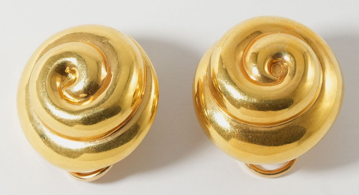 18K yellow gold omega back earrings