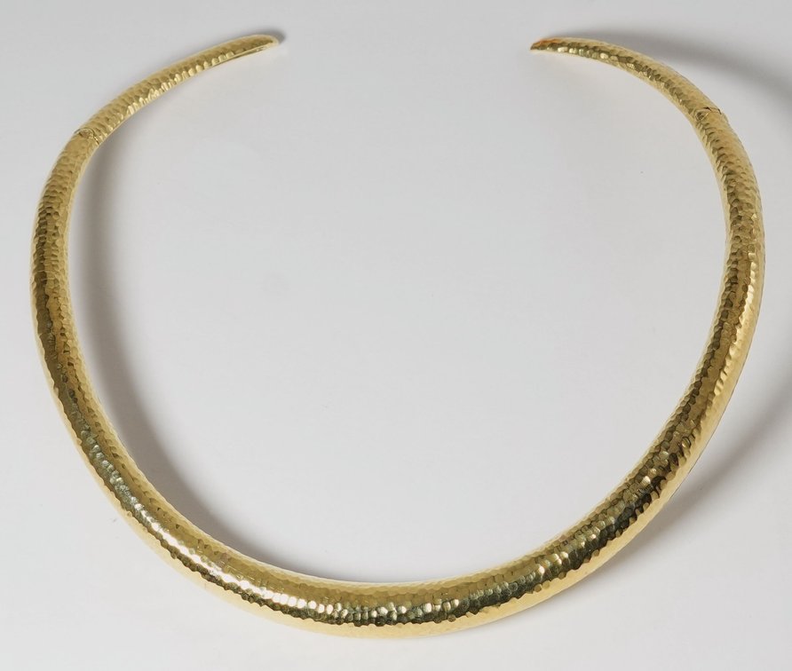 14K yellow gold hammered necklace with articulating ends